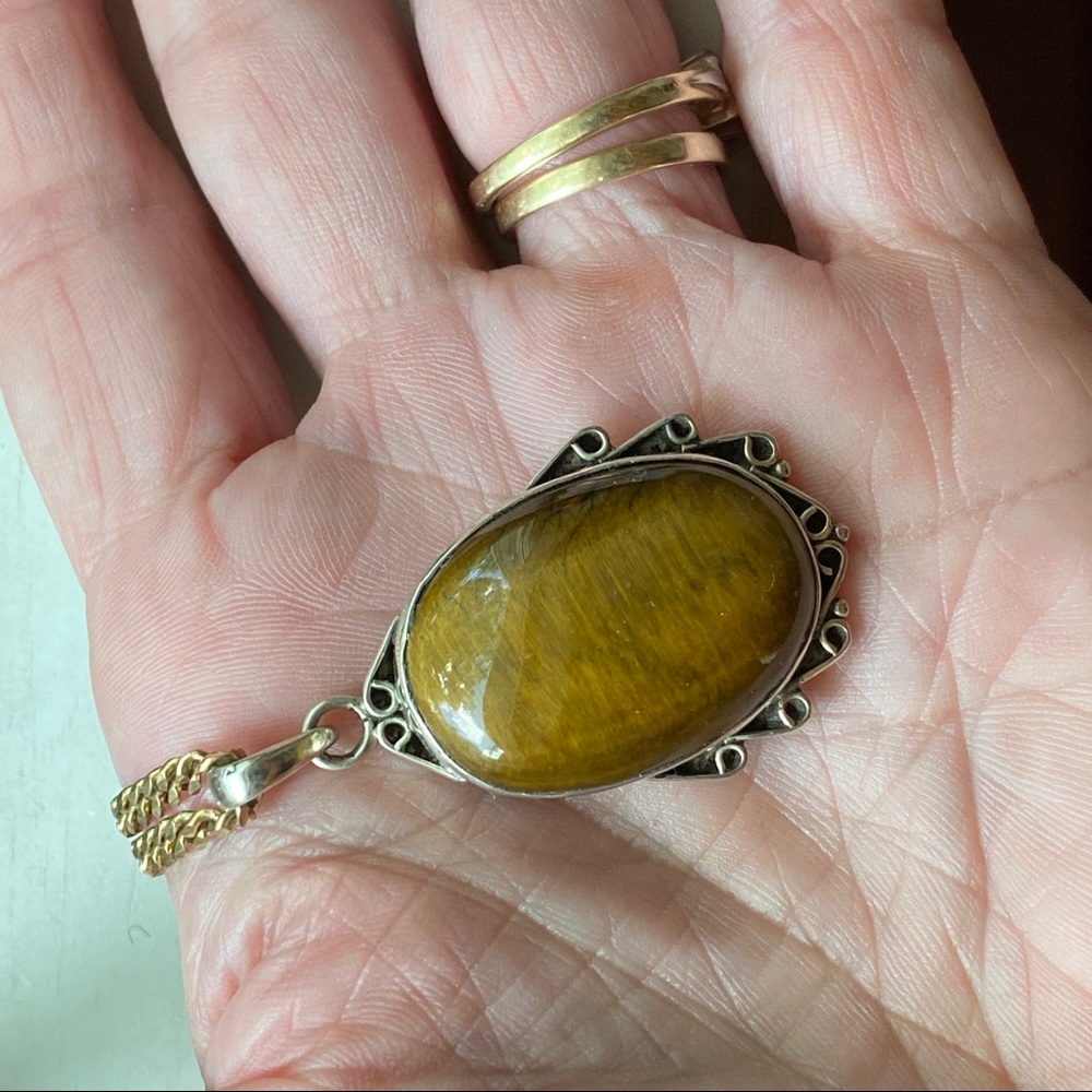 Tiger eye cabochon pendant set in sterling - Picture 11 of 12
